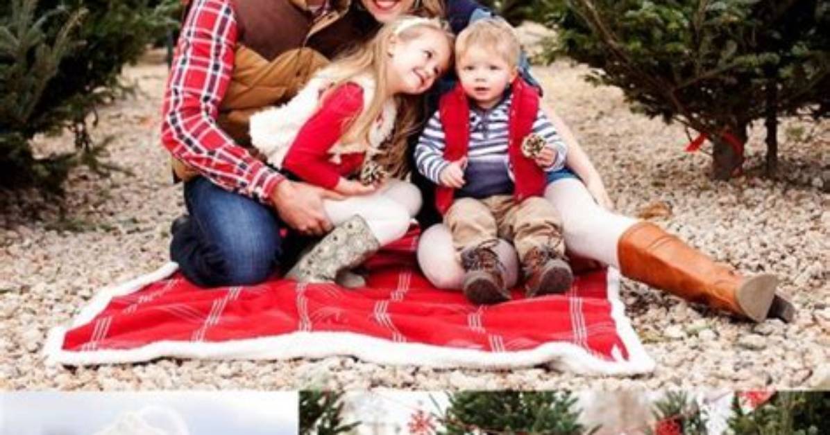 40 Best Christmas Family Photo Ideas for Your 2023 Cards