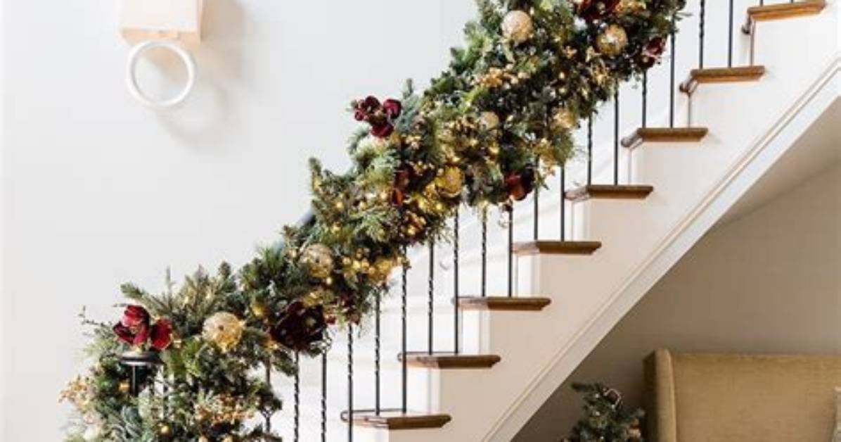 47 Best Christmas Garland Ideas 2022