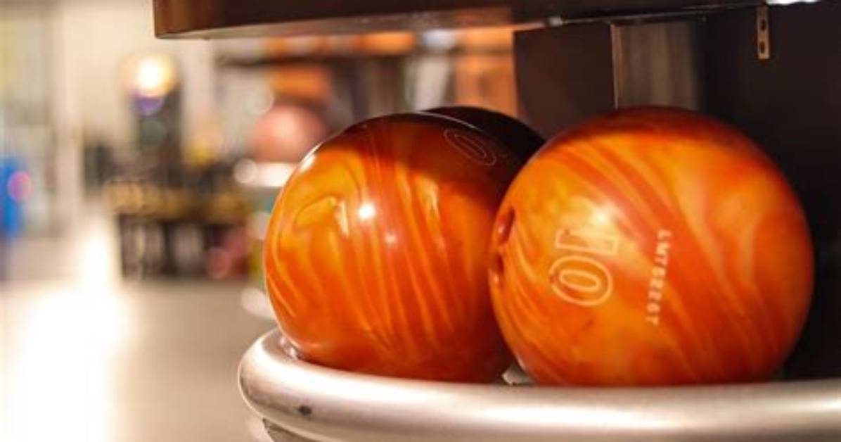 5 Best Hook Bowling Balls for Pro Players [2024 Update]