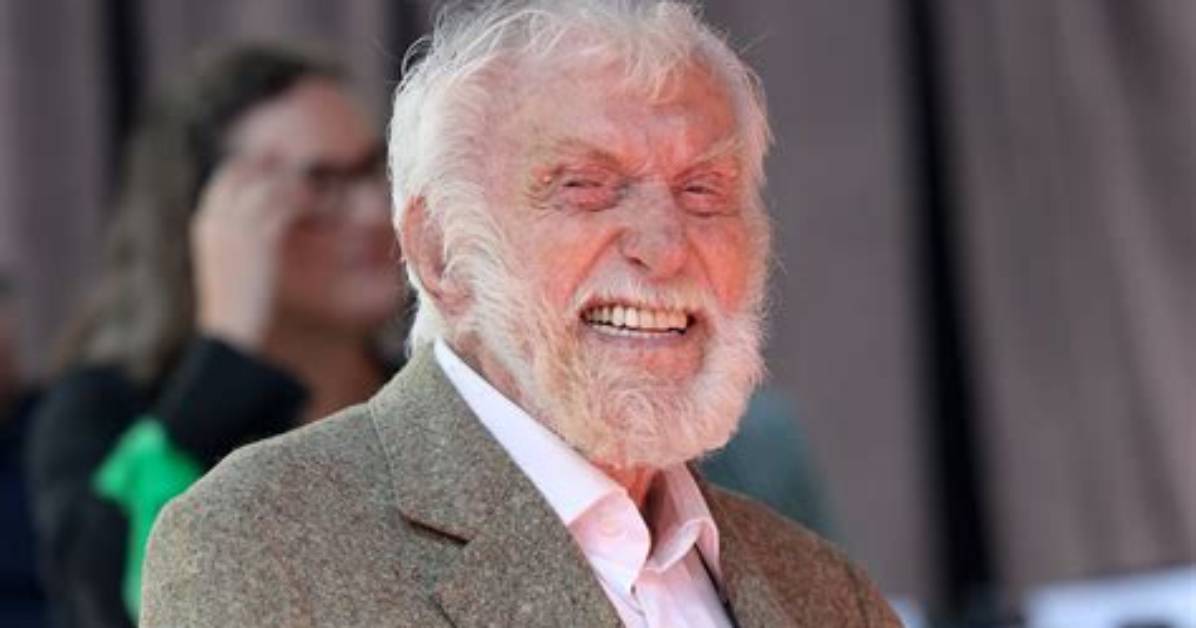 96-Year-Old Dick Van Dyke Sings and Dances with His Wife to Doris Day