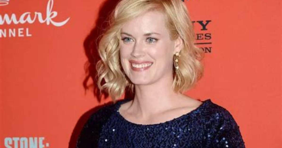 Abigail Hawk Net Worth
