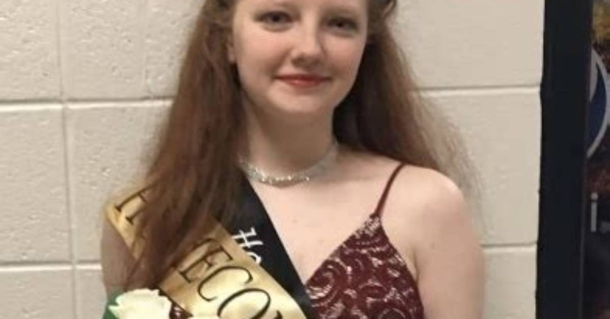 After She Was Named Homecoming Queen, the Boy Who Was Named King Removes His Crown