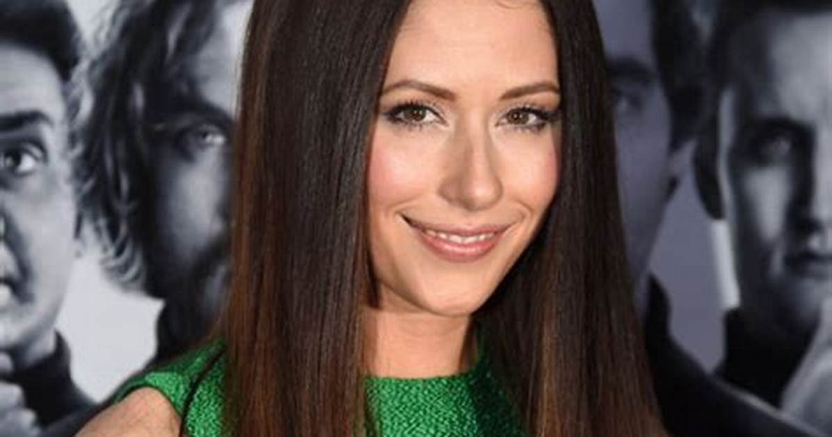 Amanda Crew