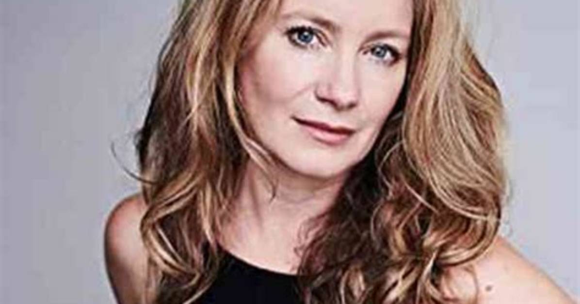 Amanda Douge Net Worth