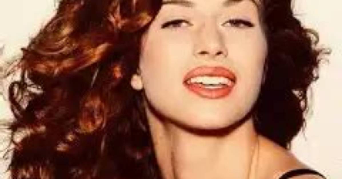Amber Smith Bio, Age, Husband, Family, Son, Height, Net Worth, Movies