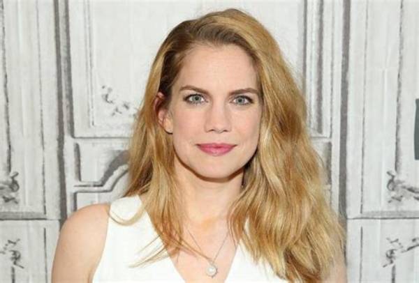 Anna Chlumsky – Height, Weight, Bra Size, Measurements & Bio