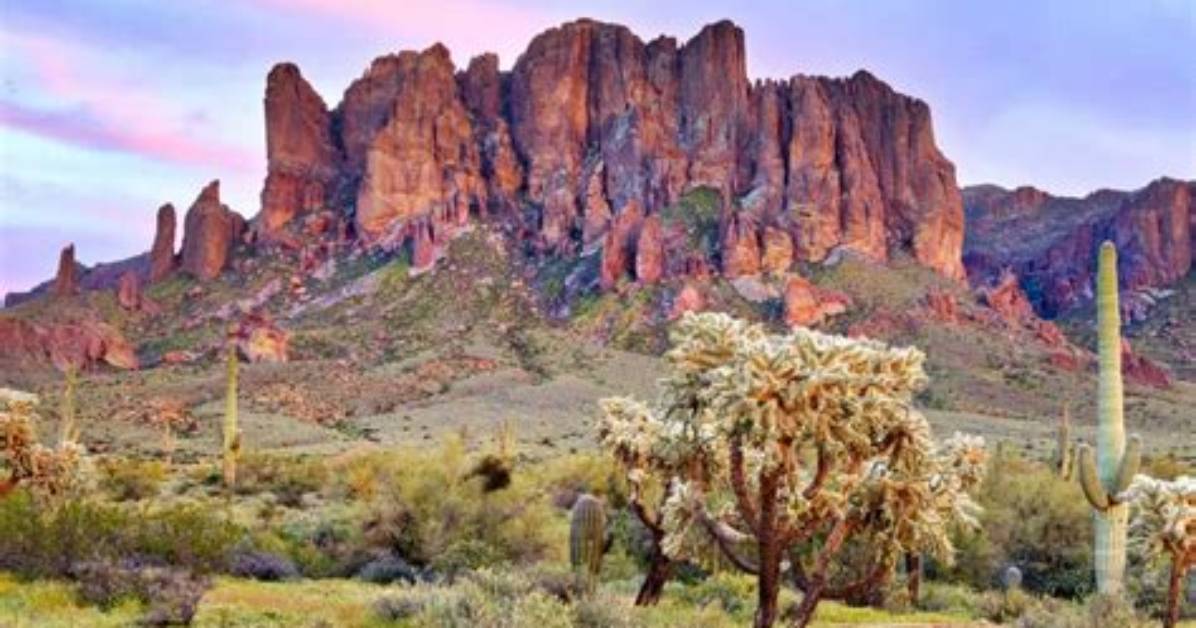 Are Superstition Mountains Open?
