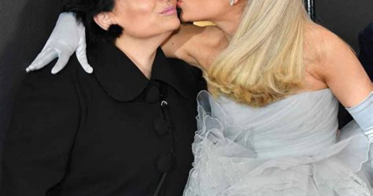 Ariana Grande's Mom Joan Introduced Her 'Snl' Performance
