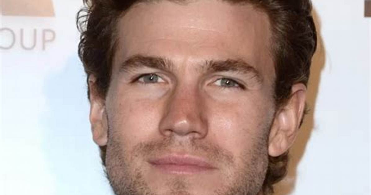 Austin Stowell Net Worth