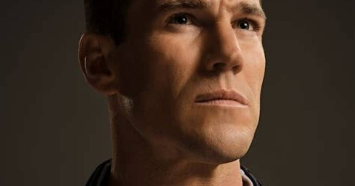 Austin Stowell