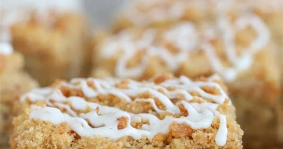 Banana Crumb Cake - Celebrating Sweets