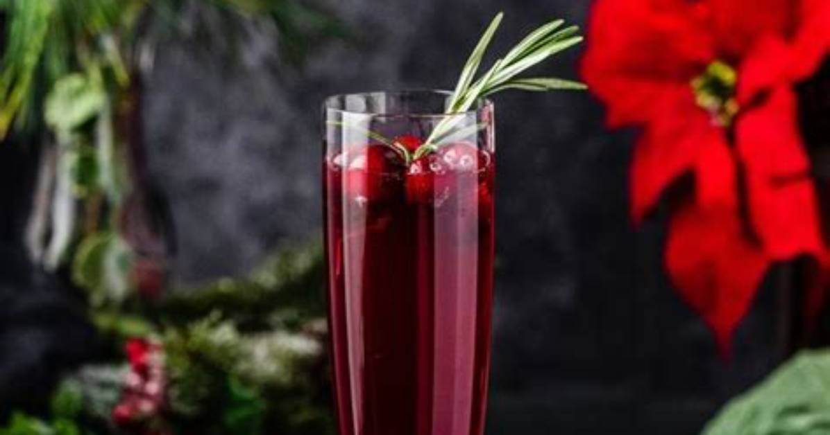 Best Poinsettia Cocktail Recipe - How to Make Poinsettia Drink