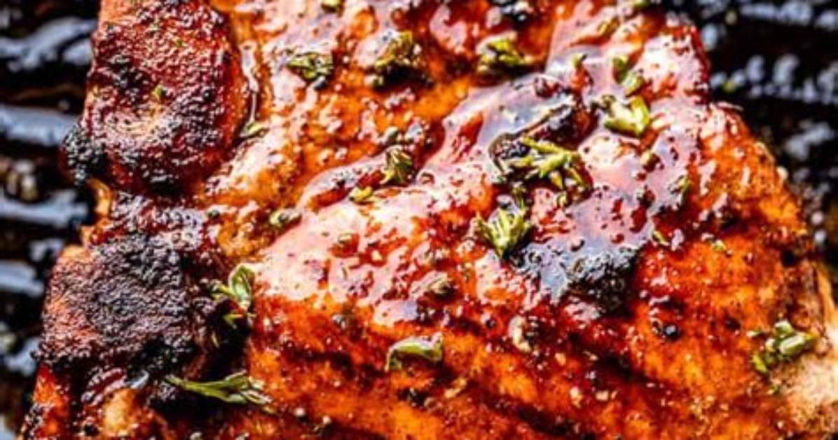 Best Smoky Grilled Dry-Rub Pork Chops Recipe