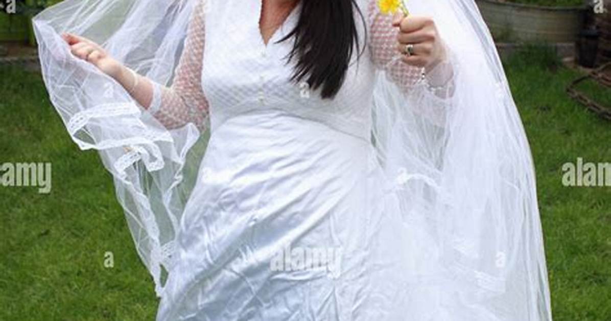 Bride Gets Married Alone After Groom Leaves Her at the Altar