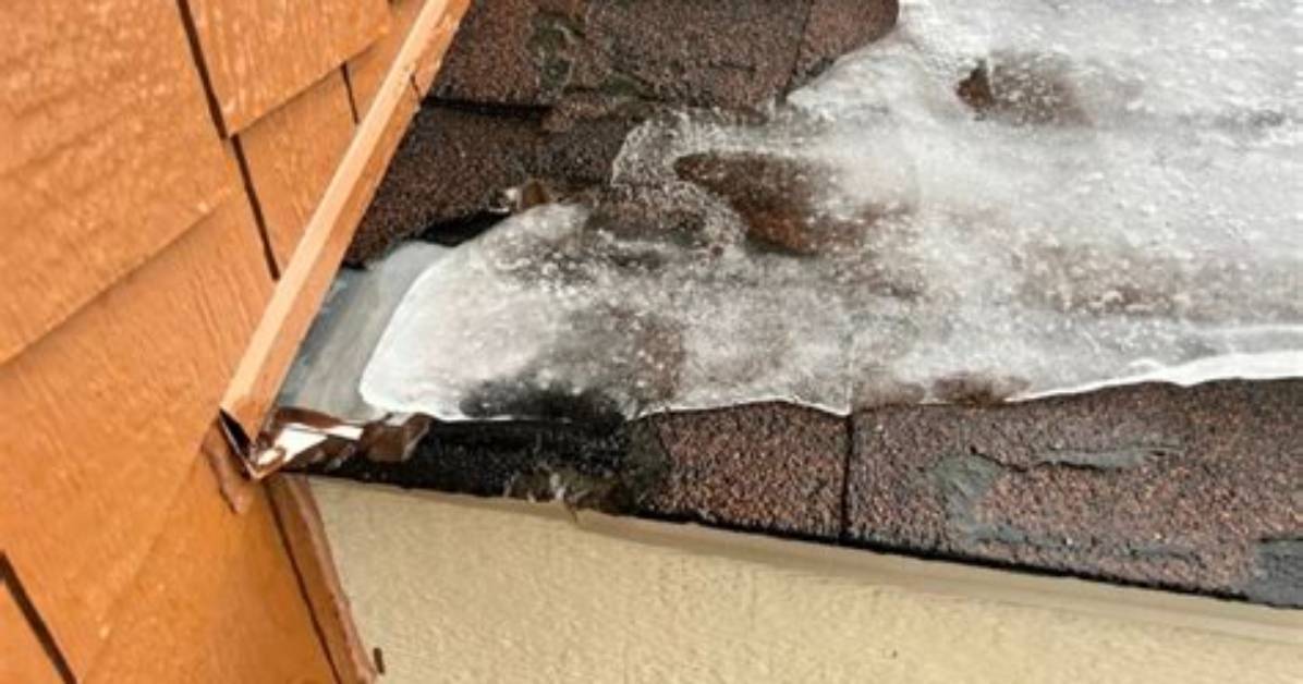 Can Ice Damming Damage Shingles?