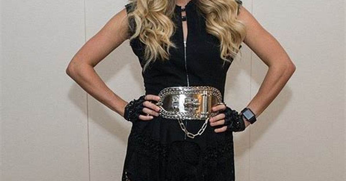 Carrie Underwood Rocks Tiny Black Shorts and a Fan's Denim Jacket During Concert