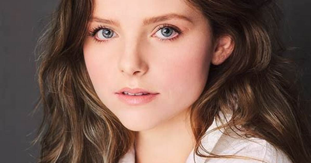 Chloe Csengery Net Worth