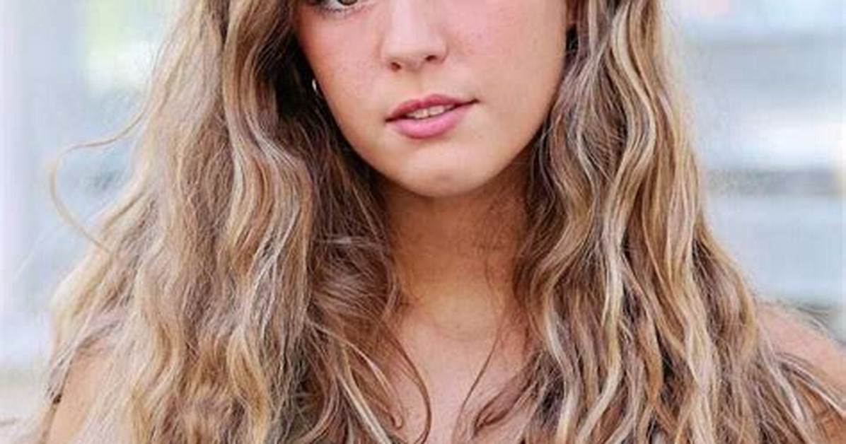 Chloe Lang Net Worth