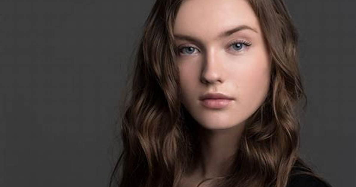 Chloe Rose Robertson Net Worth