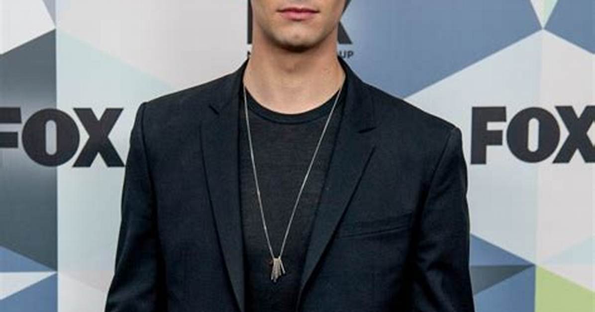 Cory Michael Smith Net Worth