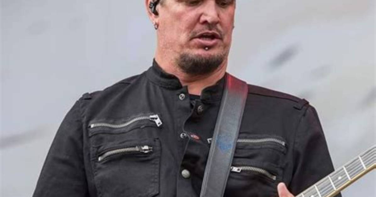 Dan Donegan (Guitarist) - Age, Birthday, Bio, Facts, Family, Net Worth, Height & More