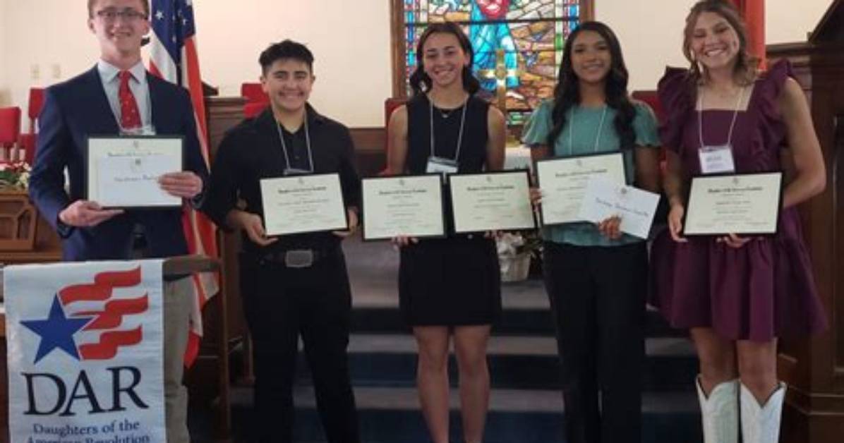 Dar Good Citizen Scholarship Winner 2016, Dar Presents Awards to Local Students