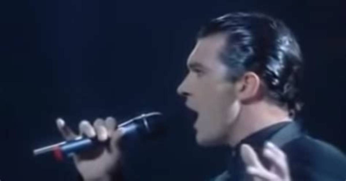 Did Antonio Banderas Sing