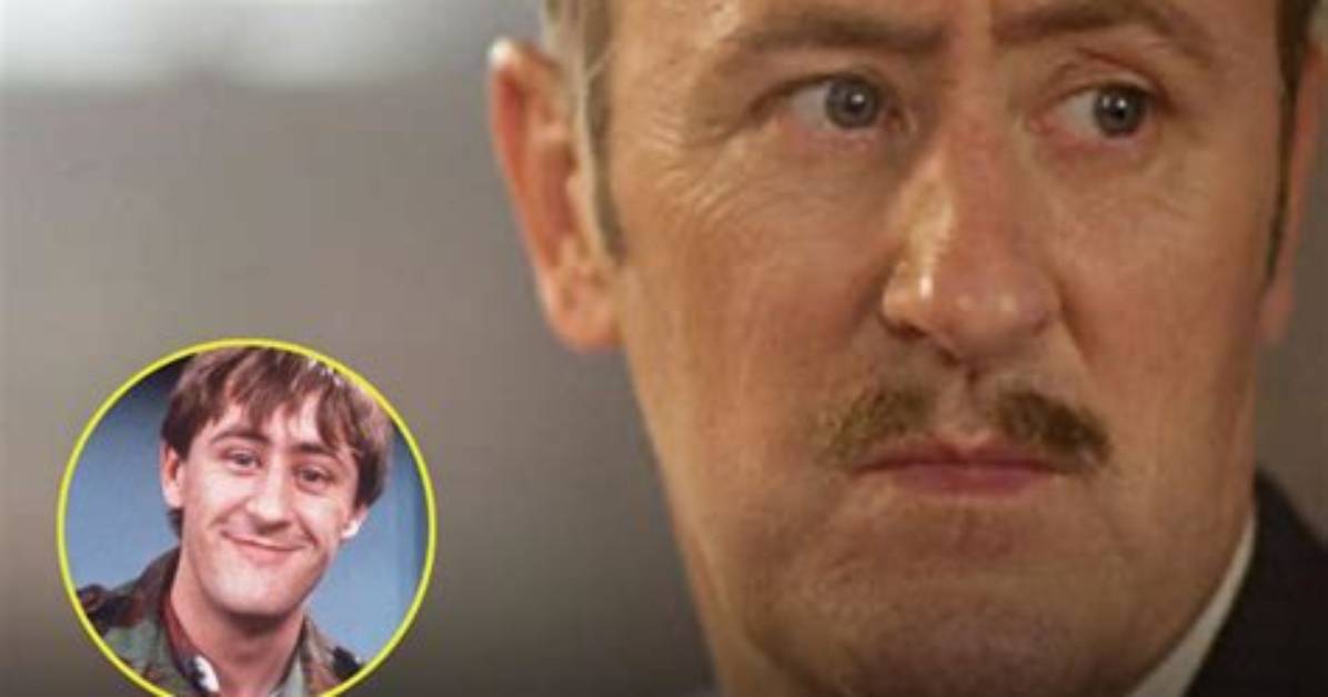 Did Nicholas Lyndhurst Sing Theme Tune?