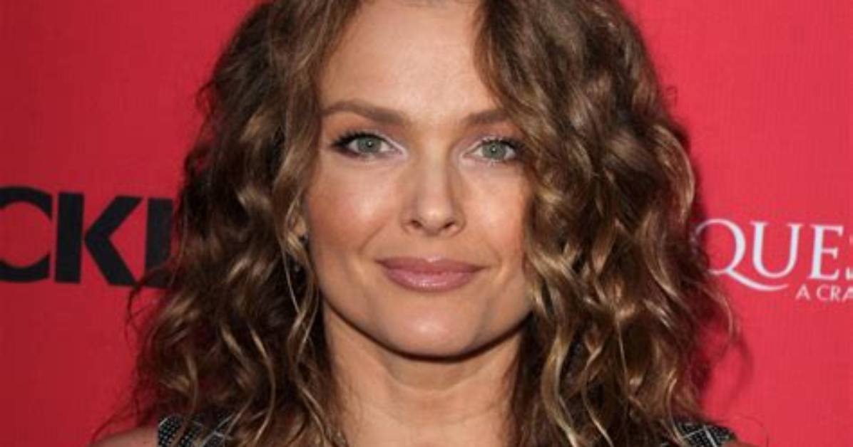 Dina Meyer
