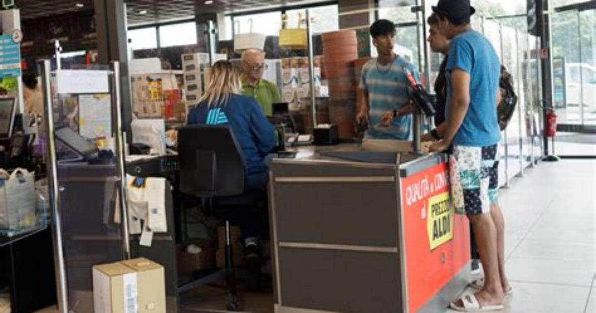 Do Aldi Cashiers Sit Down?