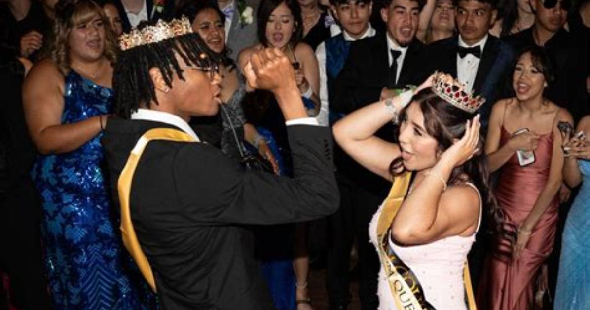 Do Colleges Have Proms?