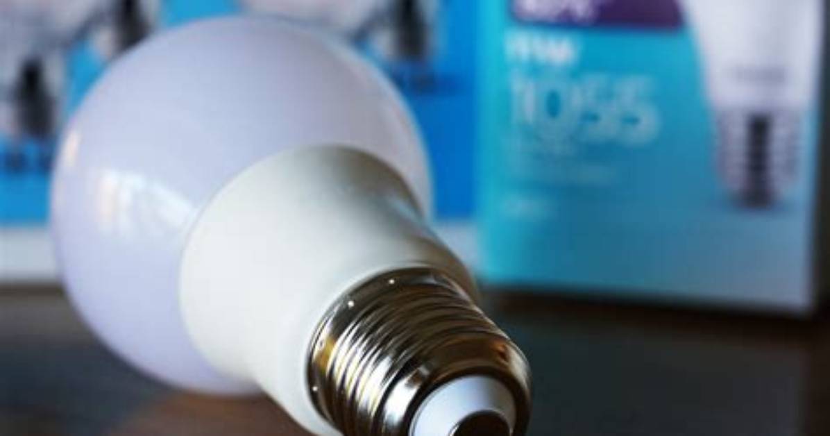 Do Electricians Change Light Bulbs