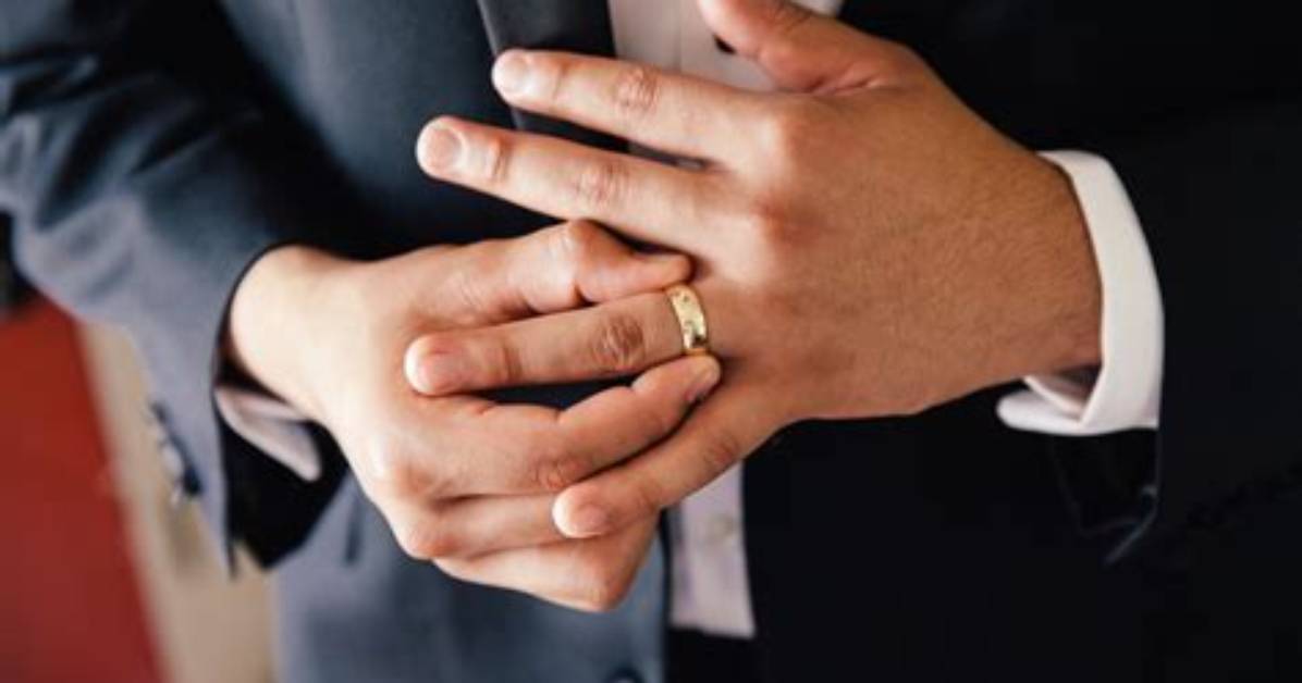 Do Engaged Guys Wear Rings?