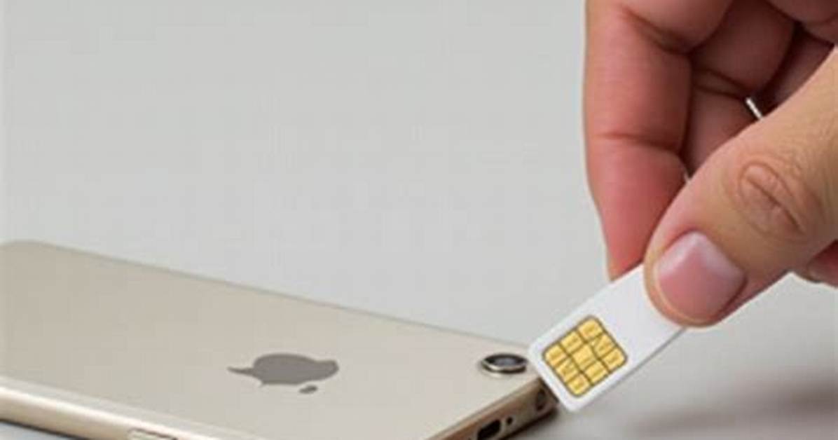 Do Iphones Come with Sim Card Tool?