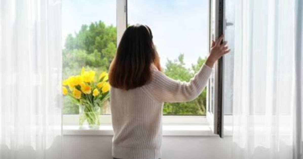 Do You Open Windows When Saging?