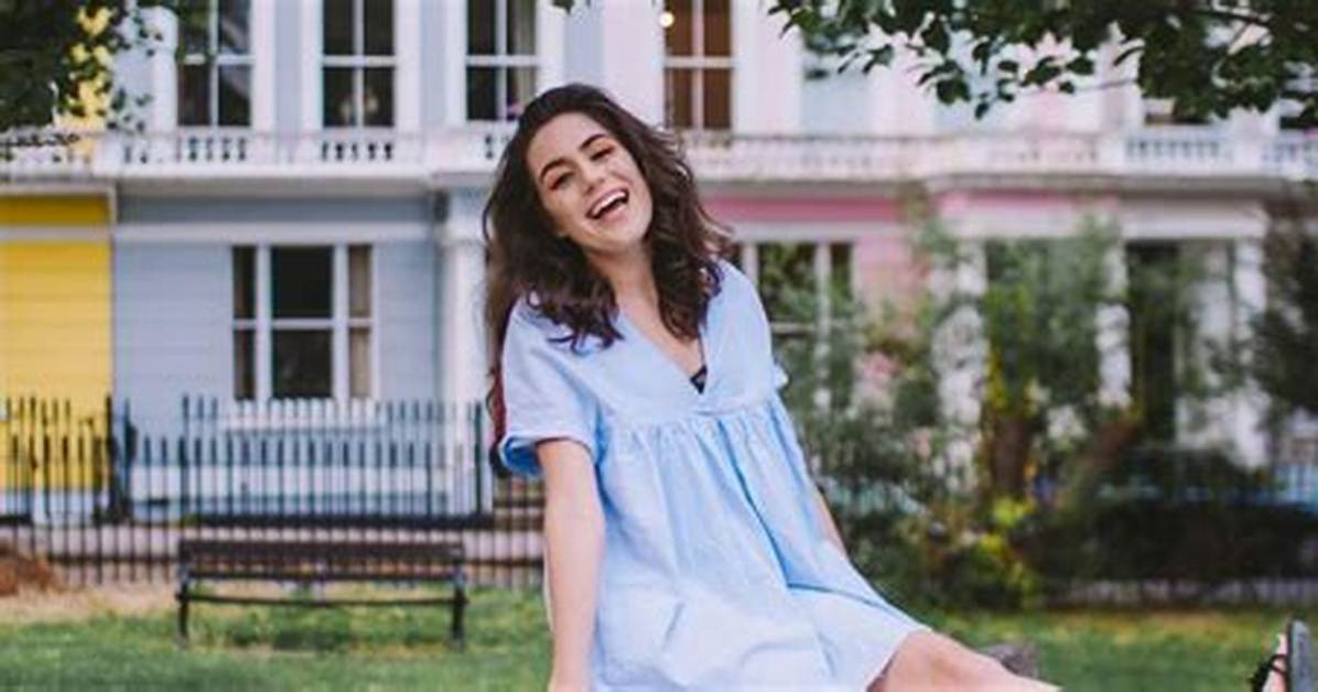 Dodie Clark Net Worth