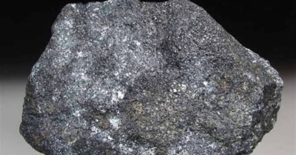 Does Chromite Contain Iron?