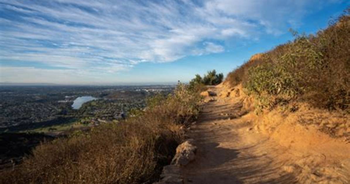 Does Cowles Mountain Close?