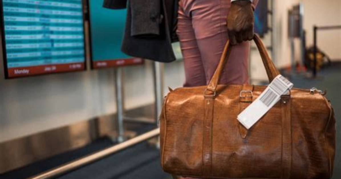 Does Garment Bag Count as Personal Item?