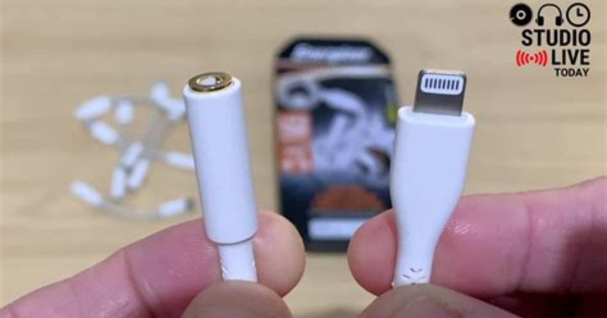 Does Iphone 7 Come with Headphone Adapter?