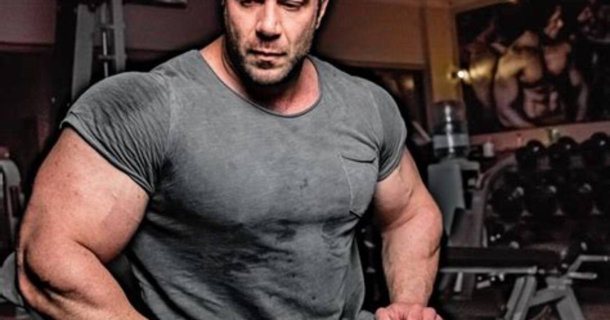 Does Noel Deyzel Compete