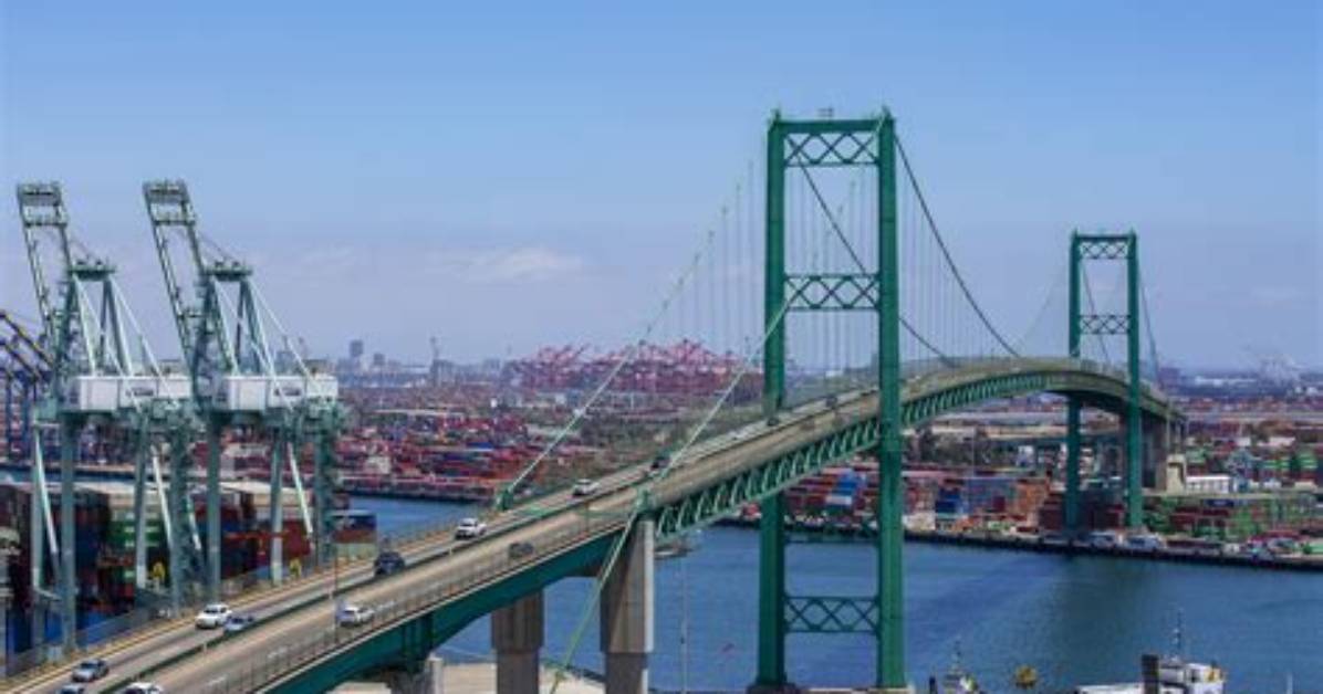 Does the Vincent Thomas Bridge Open
