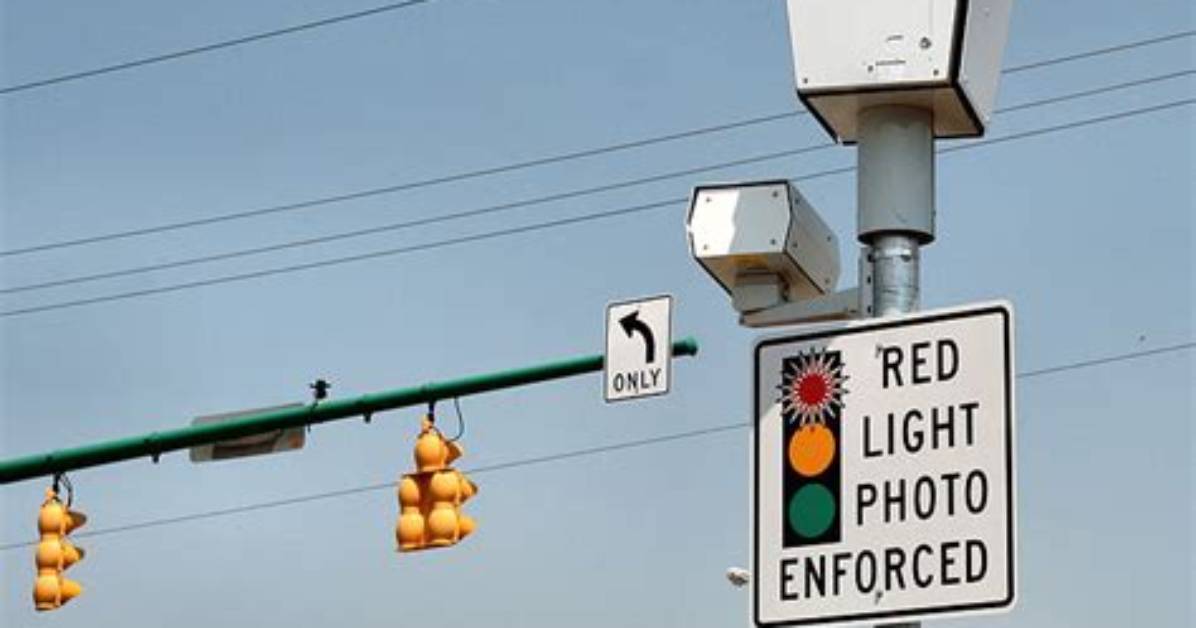 Does Waze Detect Red Light Cameras?