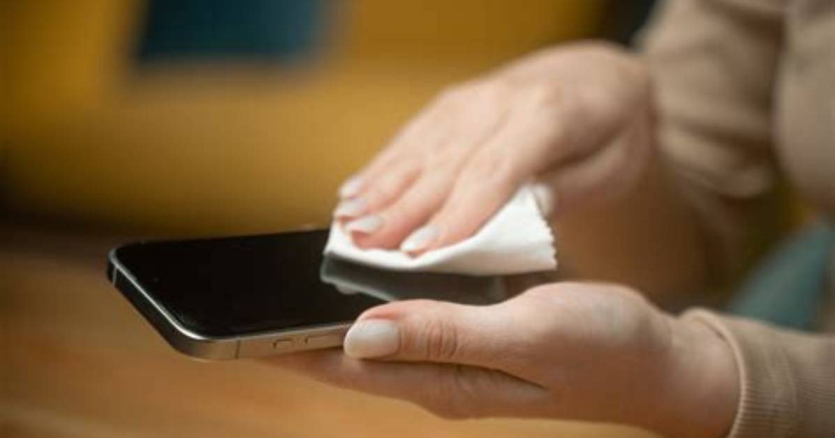 Does Wiping an Iphone Remove Everything?