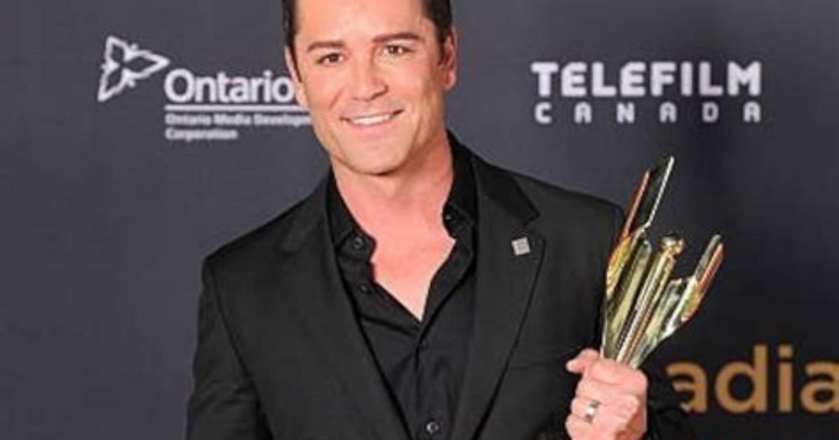 Does Yannick Bisson Wear Eyeliner?