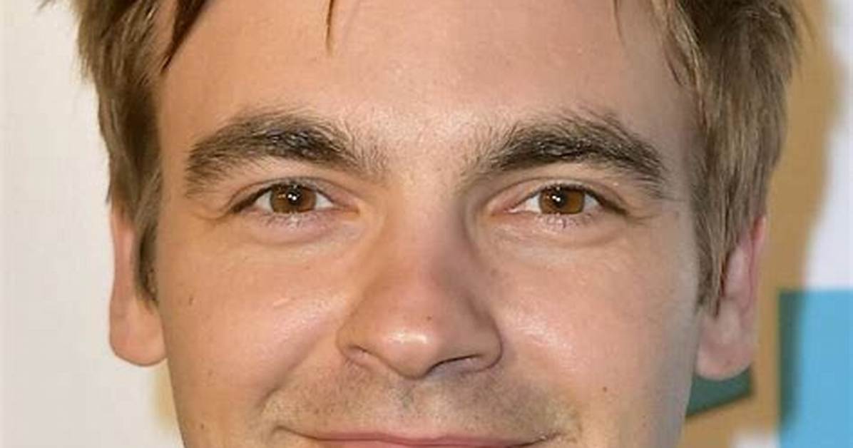 Drew Tarver Is Trying to Be as Funny as 'The Other Two'