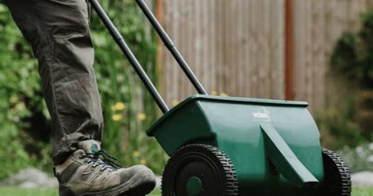 Drop Spreader for Topsoil