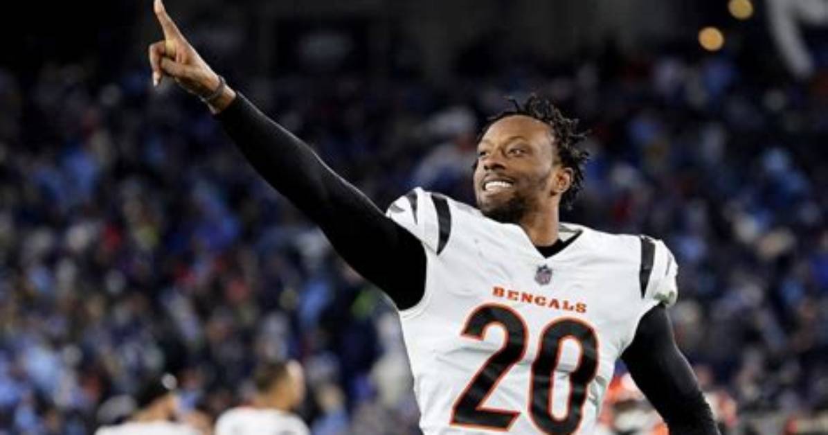 Eli Apple Net Worth