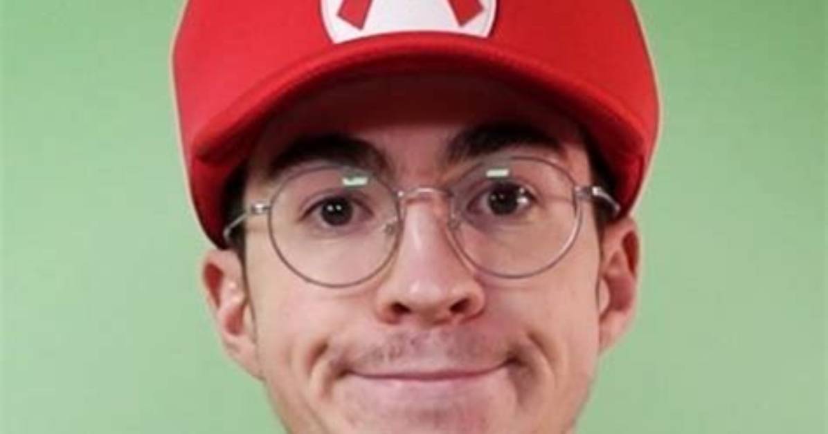 Elliot Coll Net Worth