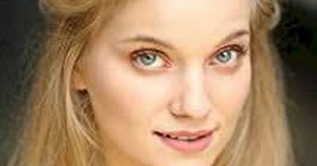 Eva Sayer Net Worth